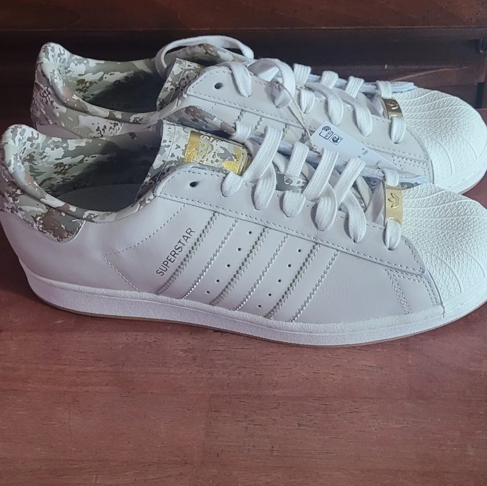 Adidas Superstar - Picture 1 of 10